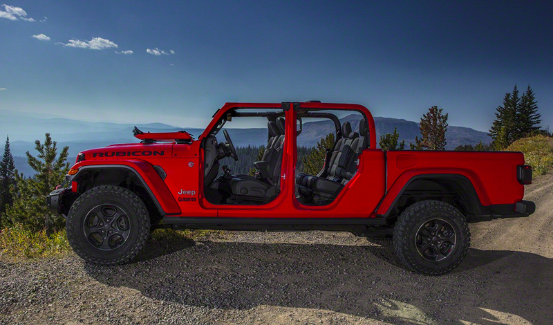 Illustration for article titled The 2020 Jeep Gladiator Is the Glorious Jeep Pickup You've Been Dreaming of for the Past 26 Years
